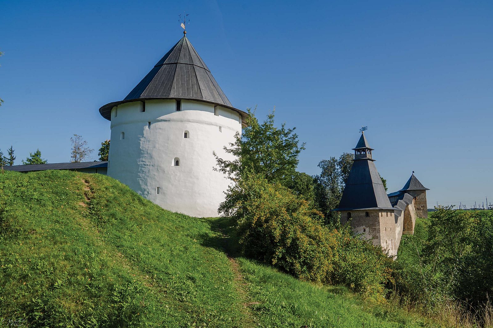 Тайловская башня Свято-Успенского Псково-Печерского монастыря - Псковская область