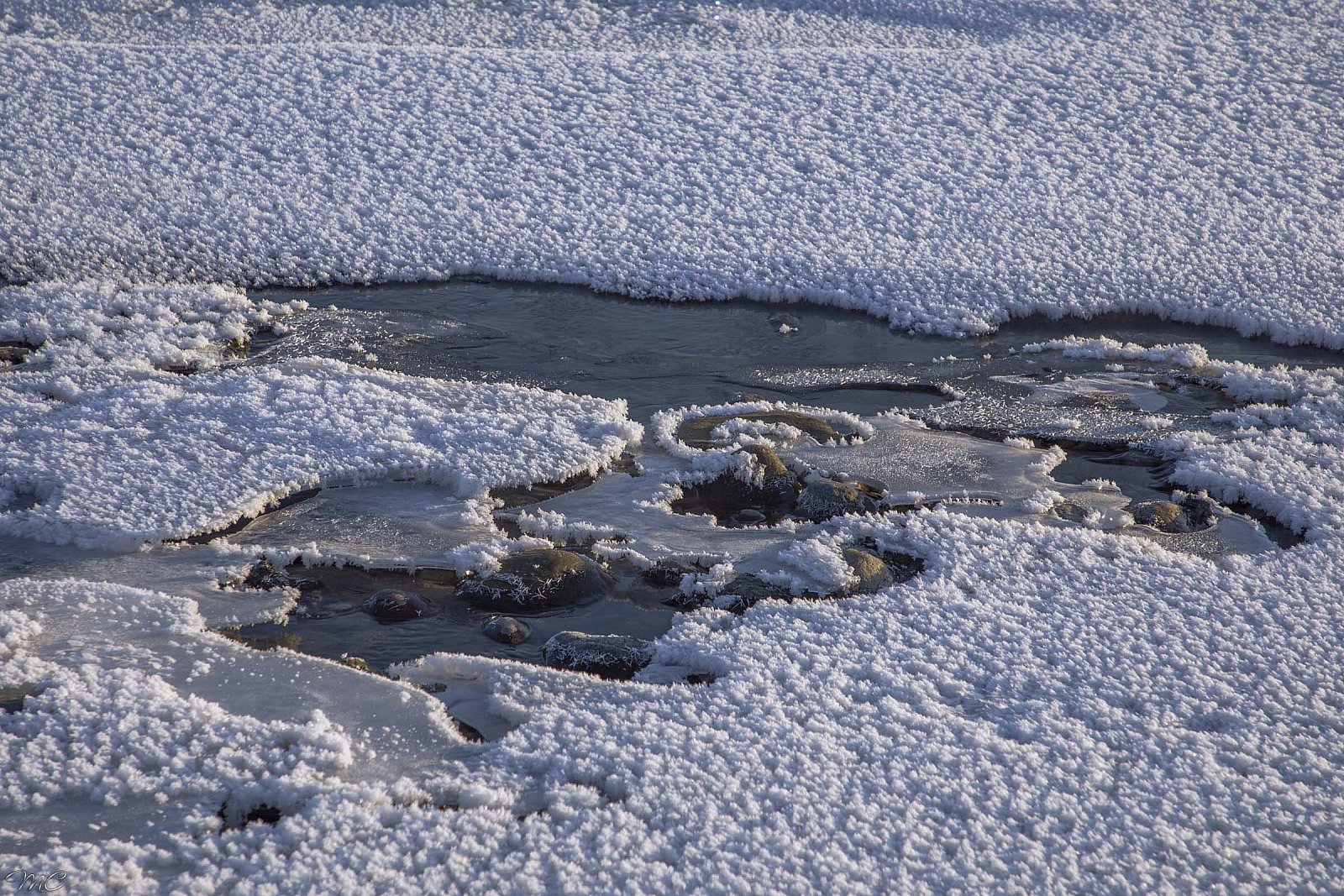 Ледяные узоры на реке Катунь - Алтай (зима)